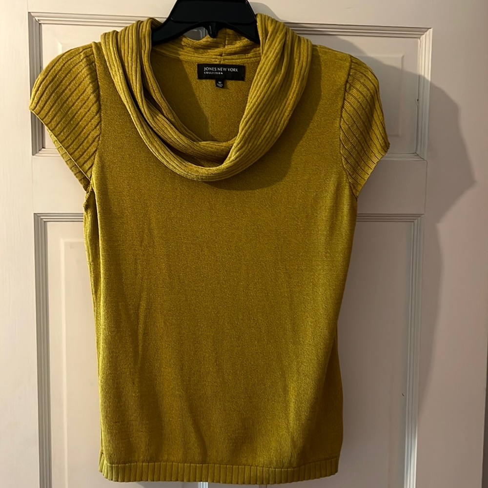 Joannes New York collection size medium knit Cowell neck sweater